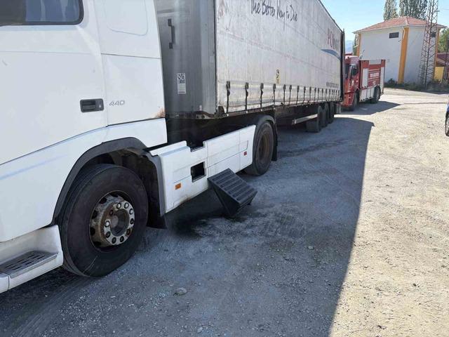 Tırda çıkan yangına, çevreden geçen beton mikseri yardıma koştu 1