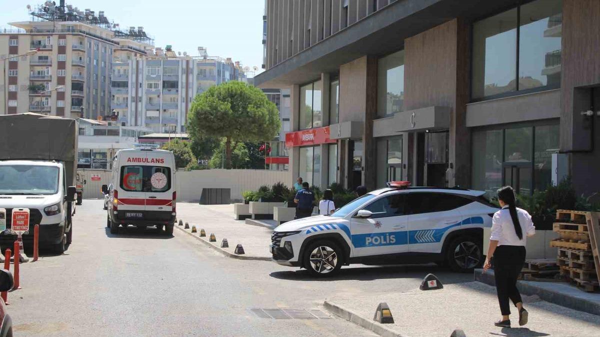 Apartmanın merdivenlerinden düşen yaşlı adam hastanelik oldu - Güncel Haberler