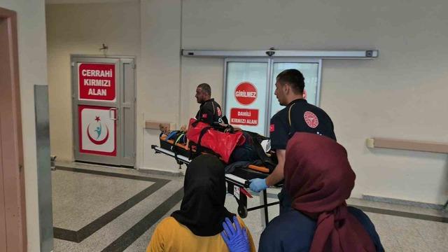 Tütün yüklü römork devrildi: 8 yaralı 3