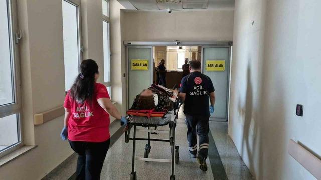Tütün yüklü römork devrildi: 8 yaralı 2
