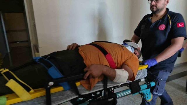 Tütün yüklü römork devrildi: 8 yaralı 1