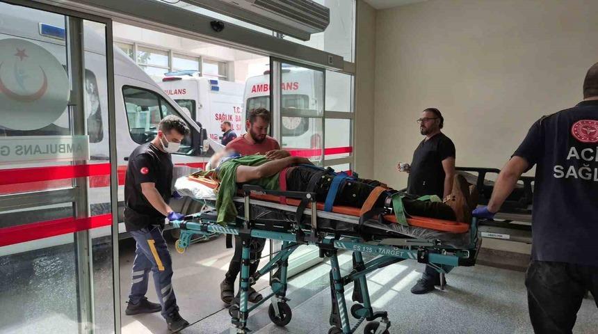 T&uuml;t&uuml;n y&uuml;kl&uuml; r&ouml;mork devrildi: 8 yaralı