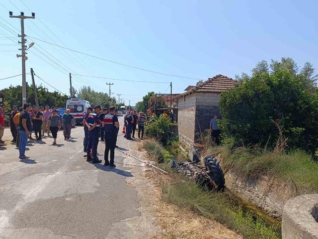 Antalya&rsquo;da su kanalına d&uuml;şen trakt&ouml;r&uuml;n s&uuml;r&uuml;c&uuml;s&uuml; hayatını kaybetti 5