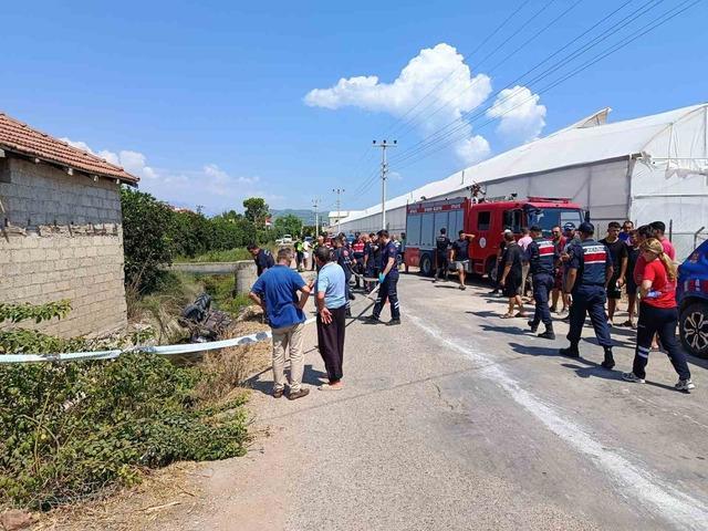 Antalya&rsquo;da su kanalına d&uuml;şen trakt&ouml;r&uuml;n s&uuml;r&uuml;c&uuml;s&uuml; hayatını kaybetti 3