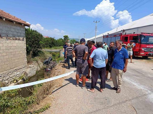 Antalya&rsquo;da su kanalına d&uuml;şen trakt&ouml;r&uuml;n s&uuml;r&uuml;c&uuml;s&uuml; hayatını kaybetti 2