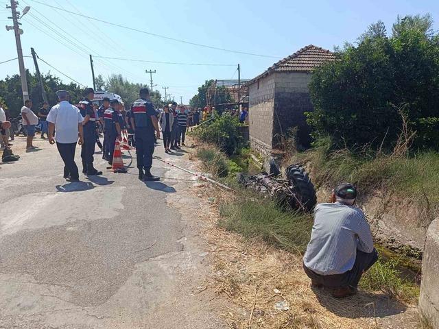 Antalya&rsquo;da su kanalına d&uuml;şen trakt&ouml;r&uuml;n s&uuml;r&uuml;c&uuml;s&uuml; hayatını kaybetti 1