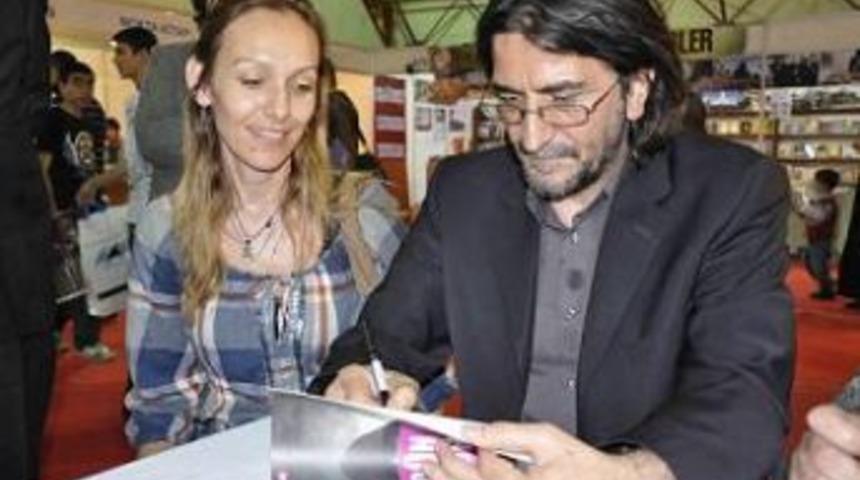 Kitap Fuarı&rsquo;ndan Nihat Gen&ccedil; r&uuml;zgarı