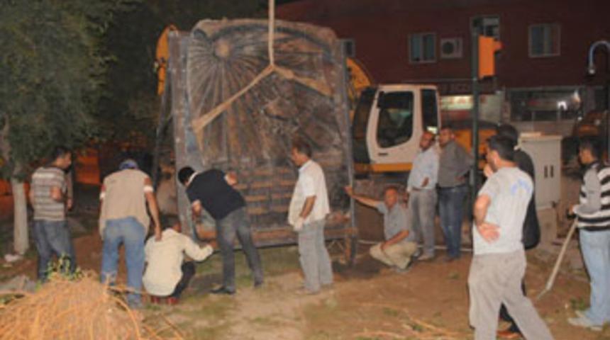 Orhan Doğan heykeli yeniden dikildi