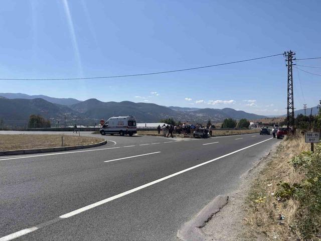 Kastamonu&rsquo;da trakt&ouml;r ile otomobil &ccedil;arpıştı: 9 yaralı 6