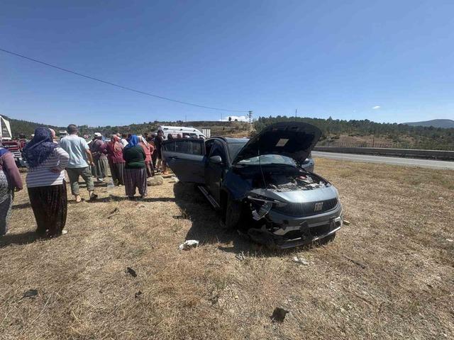 Kastamonu&rsquo;da trakt&ouml;r ile otomobil &ccedil;arpıştı: 9 yaralı 3
