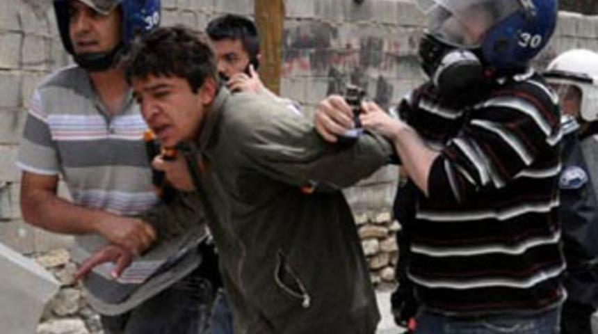 Hakkari'de 13 PKK yandaşı tutuklandı