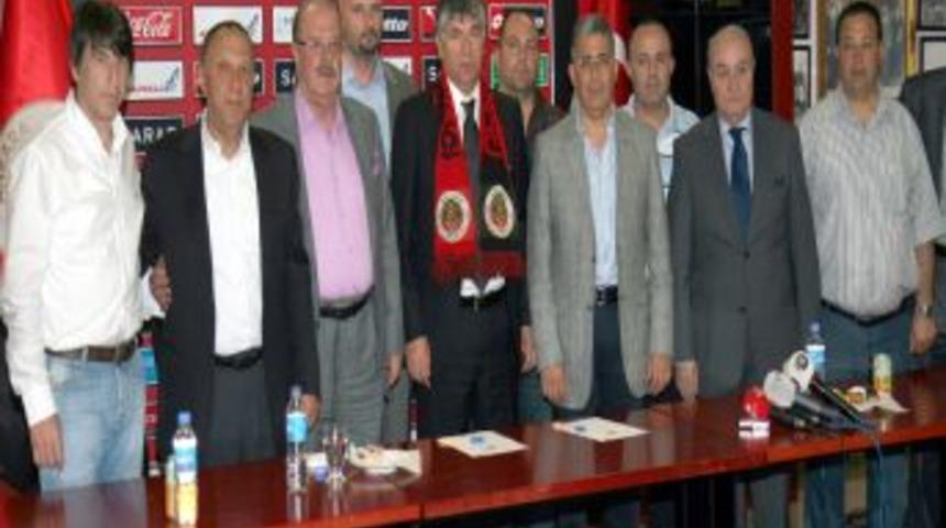 Gen&ccedil;lerbirliği, Giray Bulak ile 1 yıllık s&ouml;zleşme imzaladı