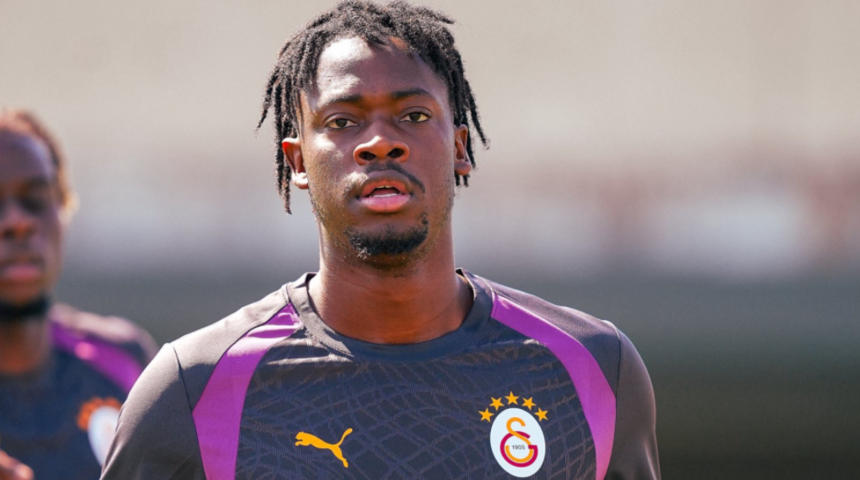 Galatasaray&rsquo;da yeni transfer El Chadaille Bitshiabu, takımla ilk antrenmanına &ccedil;ıktı