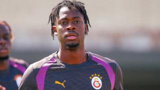 Galatasaray’da yeni transfer El Chadaille Bitshiabu, takımla ilk antrenmanına çıktı