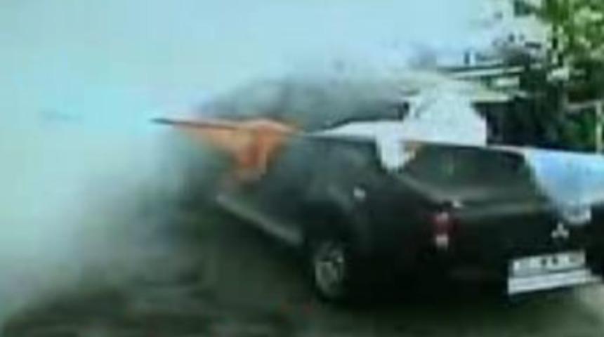 AK Parti binasına ses bombası atıldı