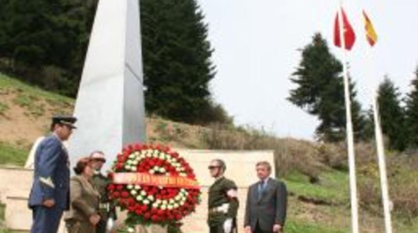 U&ccedil;ak kazasında hayatını kaybeden İspanyol askerler anıldı