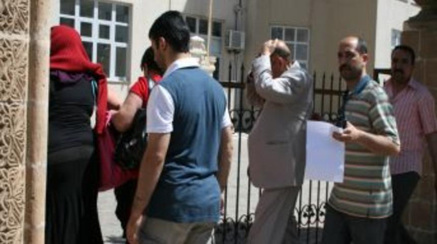 Midyat&rsquo;ta fuhuş operasyonu: 3 g&ouml;zaltı