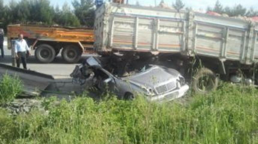 Uşak'ta feci kaza 2 &ouml;l&uuml;