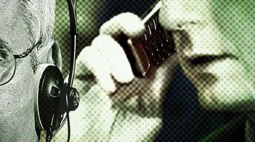 Telefonunu dinleyen eşinden şikayet&ccedil;i oldu