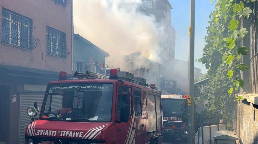 Beyoğlu&rsquo;nda iki katlı iş yerinde &ccedil;ıkan yangın s&ouml;nd&uuml;r&uuml;ld&uuml;