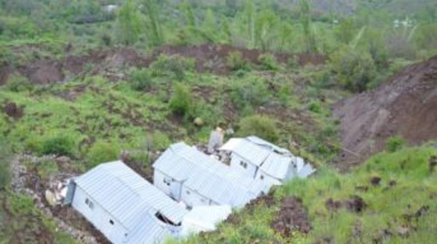 Şebinkarahisarlılar heyelandan sonra endişeyle yardım bekliyor