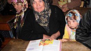 Şabanlar Köyünde Ana-Kız Okula Sevinci