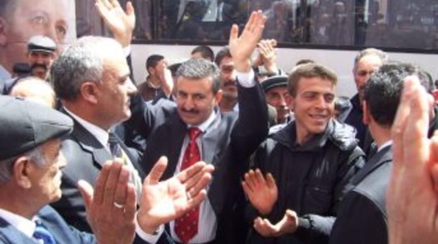 AK Parti adayı Gökdemir projelerini açıkladı