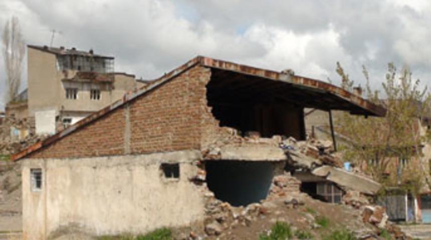 &Uuml;&ccedil; daire, 1 d&uuml;kkan bedel isteniyordu