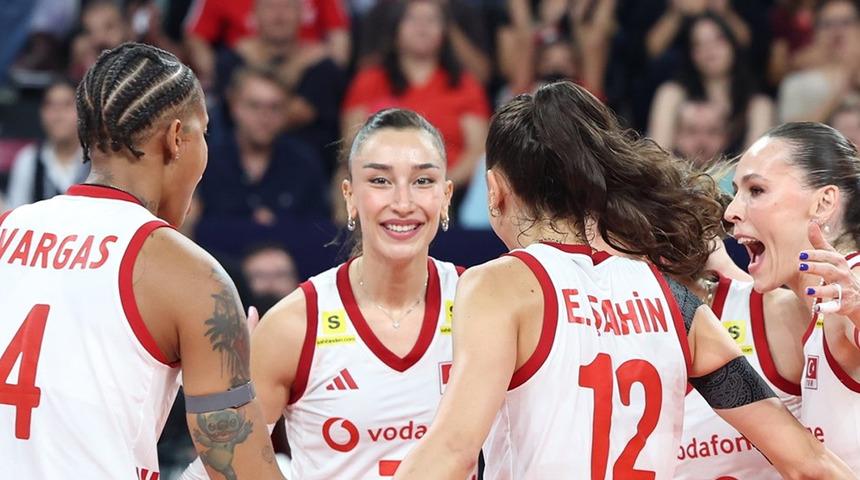 Tarih yazıyoruz tarih! Filenin Sultanları, Sırbistan'ı devirerek Avrupa Şampiyonası'nda finale y&uuml;kseldi!