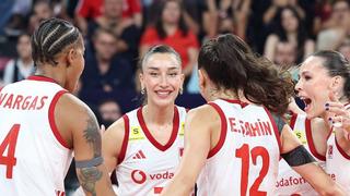 Tarih yazıyoruz tarih! Filenin Sultanları, Sırbistan'ı devirerek Avrupa Şampiyonası'nda finale yükseldi!