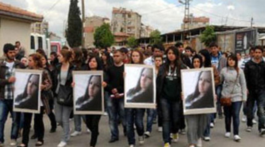 Büşra'nın arkadaşları eylem yaptı