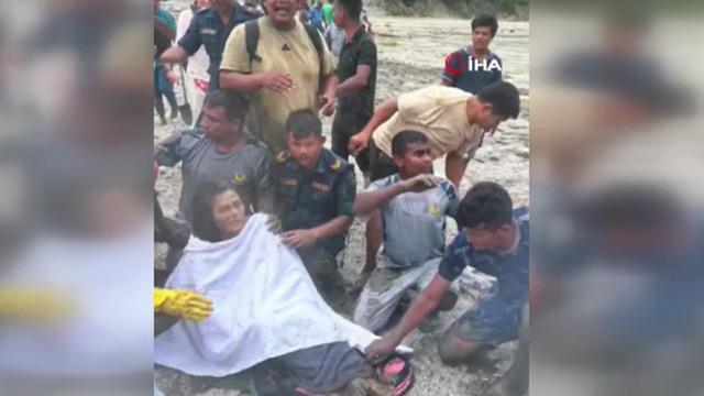 Nepalli kadın, sel felaketinin 11'inci g&uuml;n&uuml;nde &ccedil;amur dolu evinde sağ bulundu