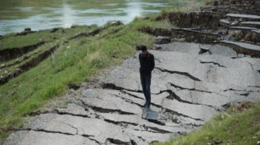 Muş'ta aşırı yağışlar k&ouml;yl&uuml;leri sıkıntıya soktu