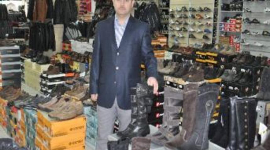 Serin ge&ccedil;en havalardan dolayı yazlık kıyafetlere rağbet yok