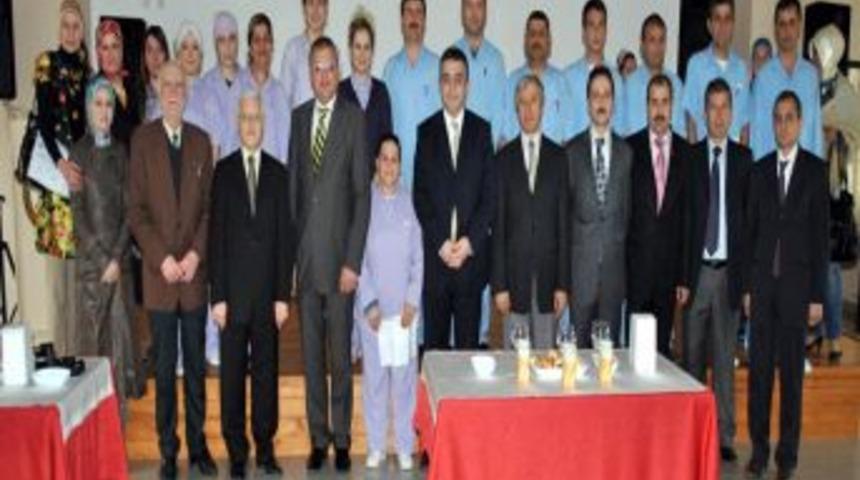 Hasta ve yaşlı refakat&ccedil;isi kursiyerleri d&uuml;zenlenen t&ouml;renle belgelerini aldı