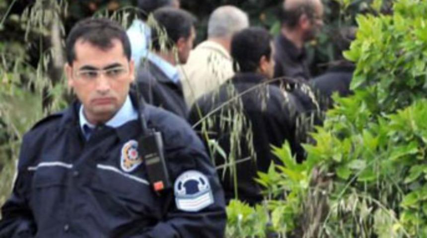 Mersin'de iki liseli &ouml;l&uuml; bulundu