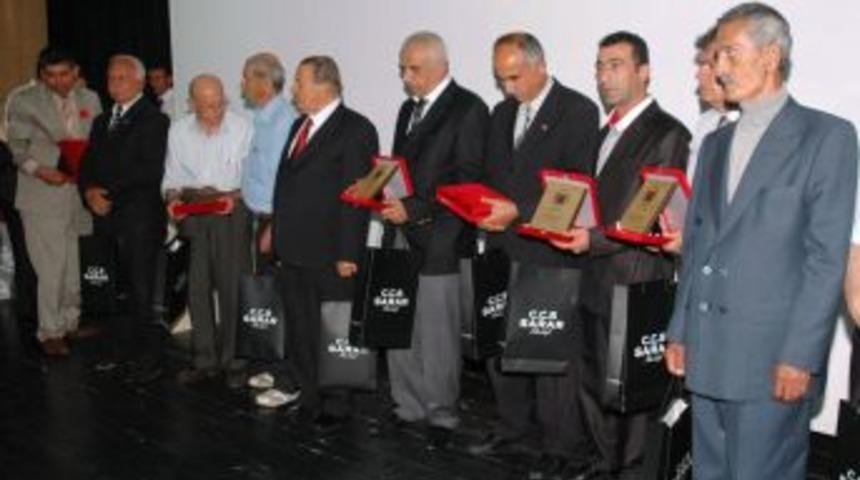 Osmaniye'ye hizmet edenler &ouml;d&uuml;llendirildi