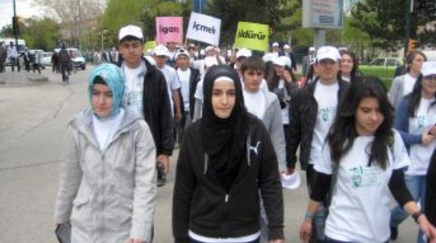 Liseliler 'Dumansız Yaşam' i&ccedil;in y&uuml;r&uuml;d&uuml;