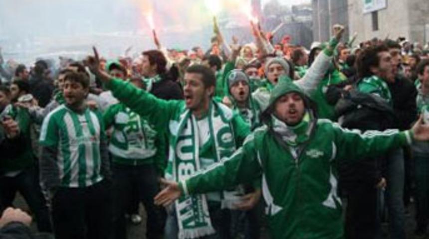 Bursaspor taraftarı cezalara isyan etti