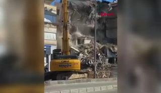 Aydın'da panik anları! 5 katlı bina yıkım sırasında bir anda &ccedil;&ouml;kt&uuml;