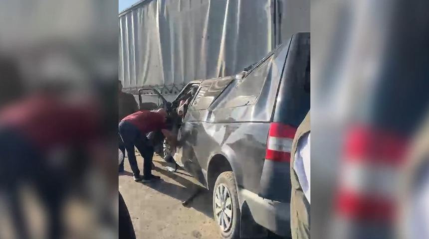 Şanlıurfa&rsquo;da trafik kazası! Minib&uuml;s, TIR&rsquo;a arkadan &ccedil;arptı: 2 &ouml;l&uuml;, 2 ağır yaralı