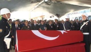 Şehit polis memuru son yolculuğuna g&ouml;zyaşlarıyla uğrlandı