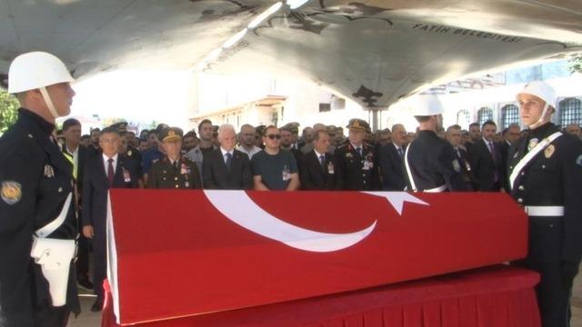 Esenyurt’ta denetim sırasında şehit olan polis memuru son yolculuğuna uğurlandı