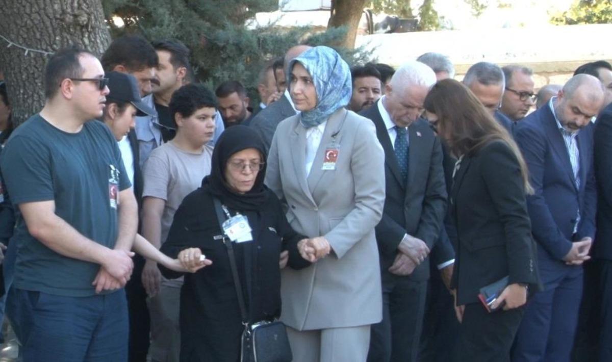 Esenyurt&rsquo;ta denetim sırasında şehit olan polis memuru son yolculuğuna uğurlandı 1