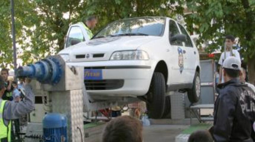 &Ouml;ğrencilere sim&uuml;lat&ouml;r eşliğinde g&uuml;venli s&uuml;r&uuml;ş eğitimi verildi