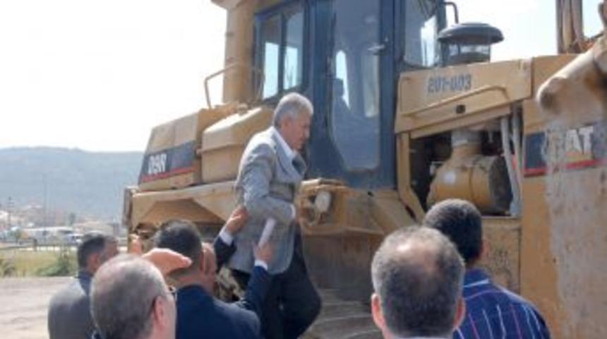 Yıldırım: İzmir-İstanbul otoyolu T&uuml;rkiye&rsquo;nin ve İzmir&rsquo;in geleceği