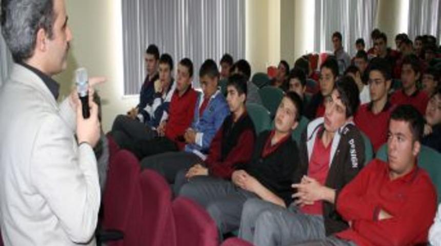 Kılı&ccedil;aslan Liseleri&rsquo;nde &lsquo;Necip Fazıl&rsquo; konuşuldu