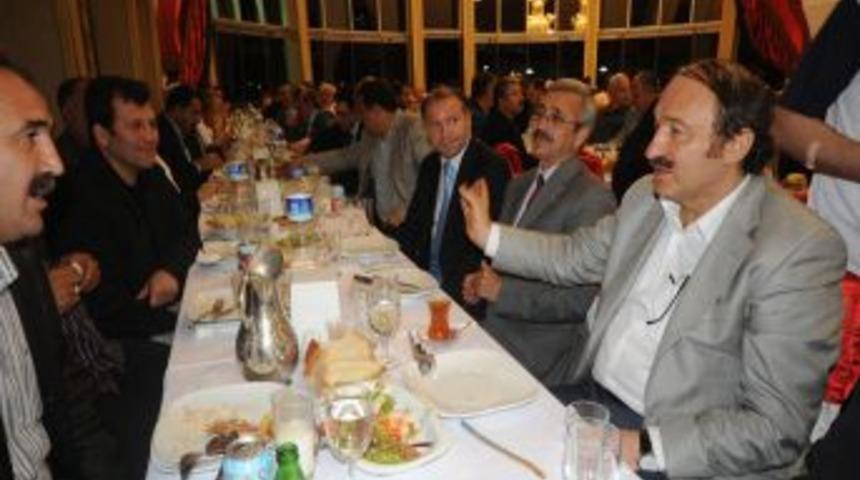 Bakan &Ouml;zak: Gen&ccedil;liğe ve spora yatırım, demokrasiye en b&uuml;y&uuml;k katkı yapmaktır