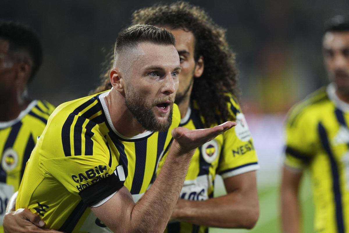 Derbide dikkat çeken an! Herkes o futbolcuyu konuşuyor 1