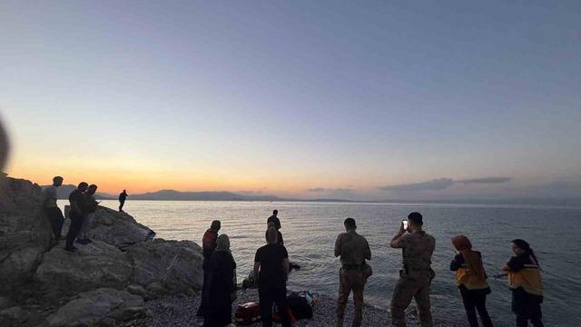 Yer: Bitlis! Kayalıklarda mahsur kalan genç kız kurtarıldı